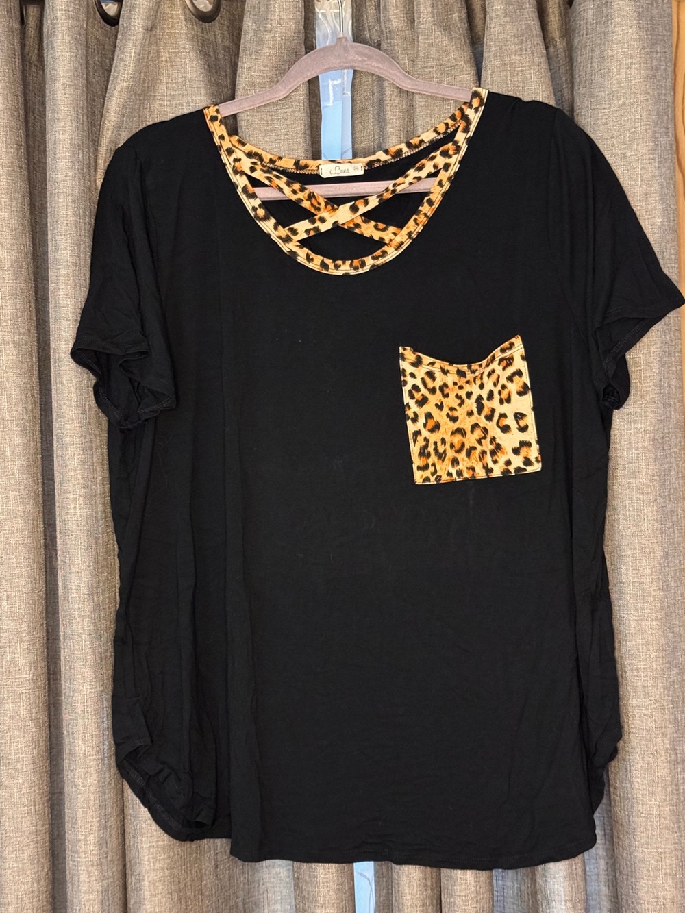 Luna Women’s Black & Leopard Print Top